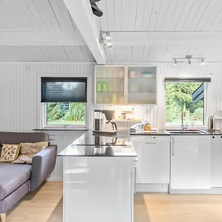 Three-bedroom In Vaggerlose Vakantiehuis Bøtø By