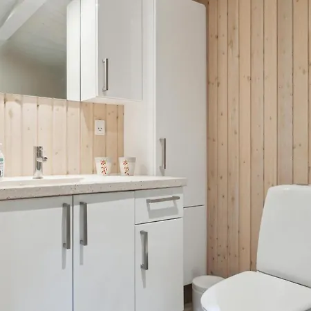 Three-bedroom In Vaggerlose * Bøtø By